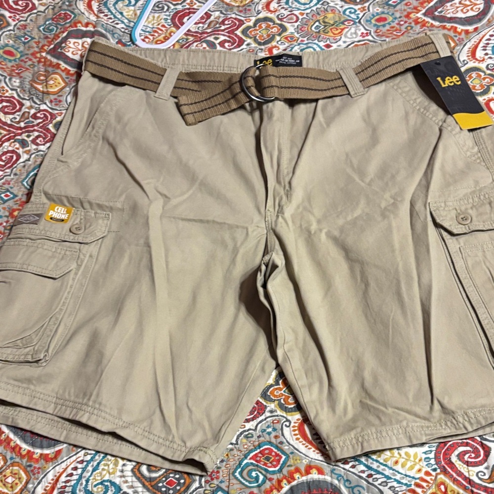 NWT Lee Men's Khaki Cargo Shorts with Belt size 42
